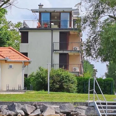 Panoramic Art With Jacuzzi Apartment Balatonlelle